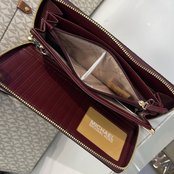 MICHAEL KORS
Leather Lg Continental Wristlet Case Wallet Exotic Print Hair Culf - Picture 9 of 16